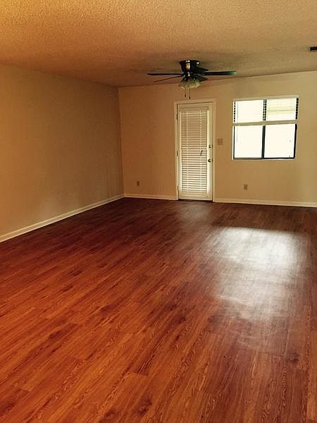 1st image of 425 Heritage Pl