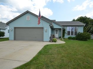 2127 Springbrook N, Waukesha, WI 53186