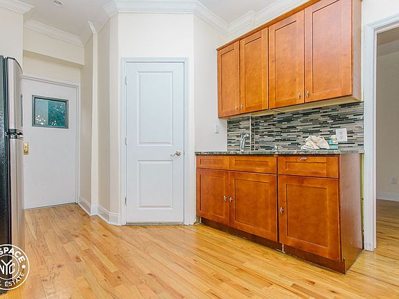 4th image of 709 Dekalb Ave APT 7A