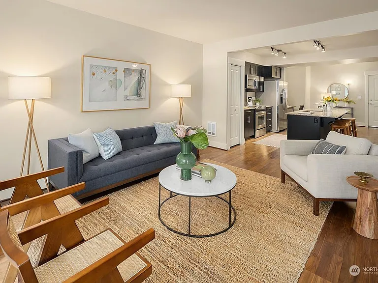 699 John St #413 — Photo 3