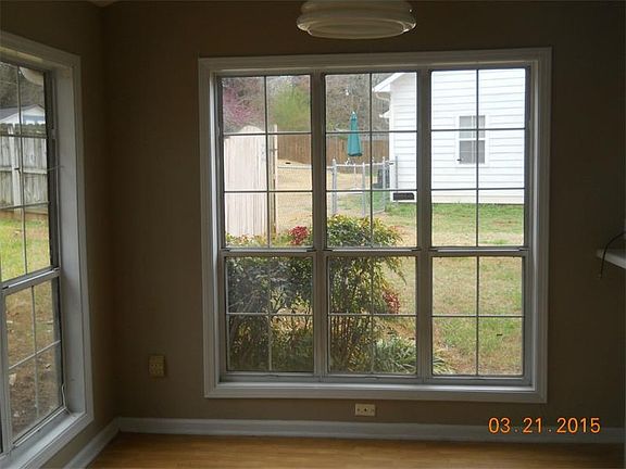 5th image of 628 Brighton Park Pl