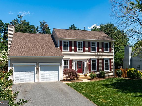 2nd image of 31 Westhampton Ct