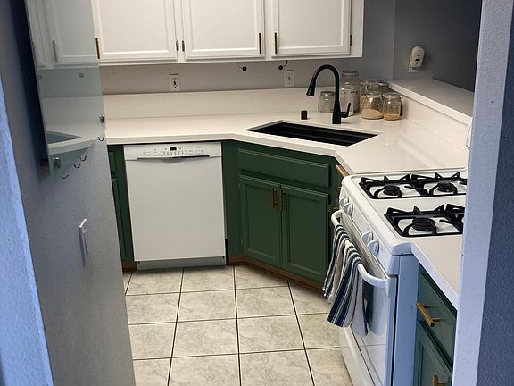 5th image of 1335 Newport Ave APT 302
