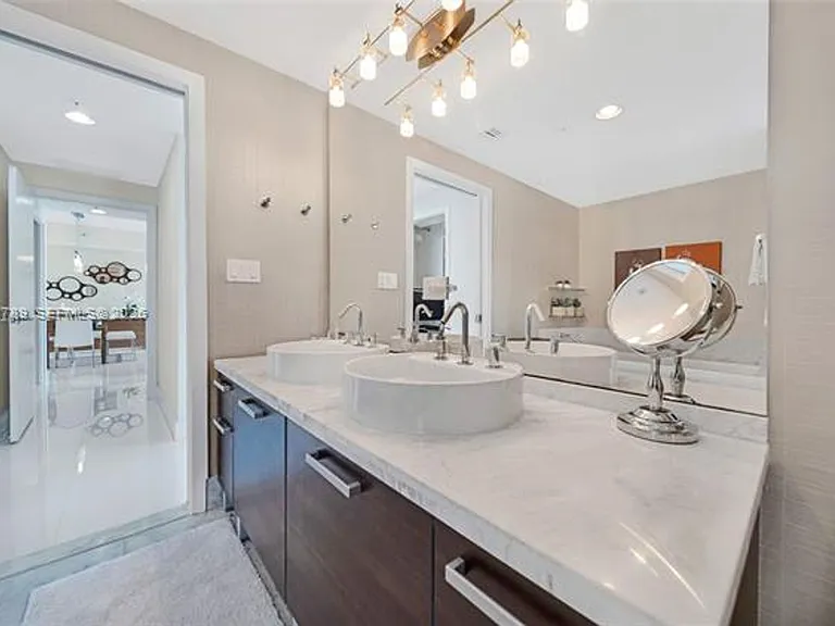 253 NE 2nd St #1109 — Photo 24