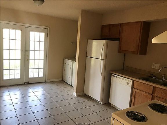 4th image of 1205 Georgia St