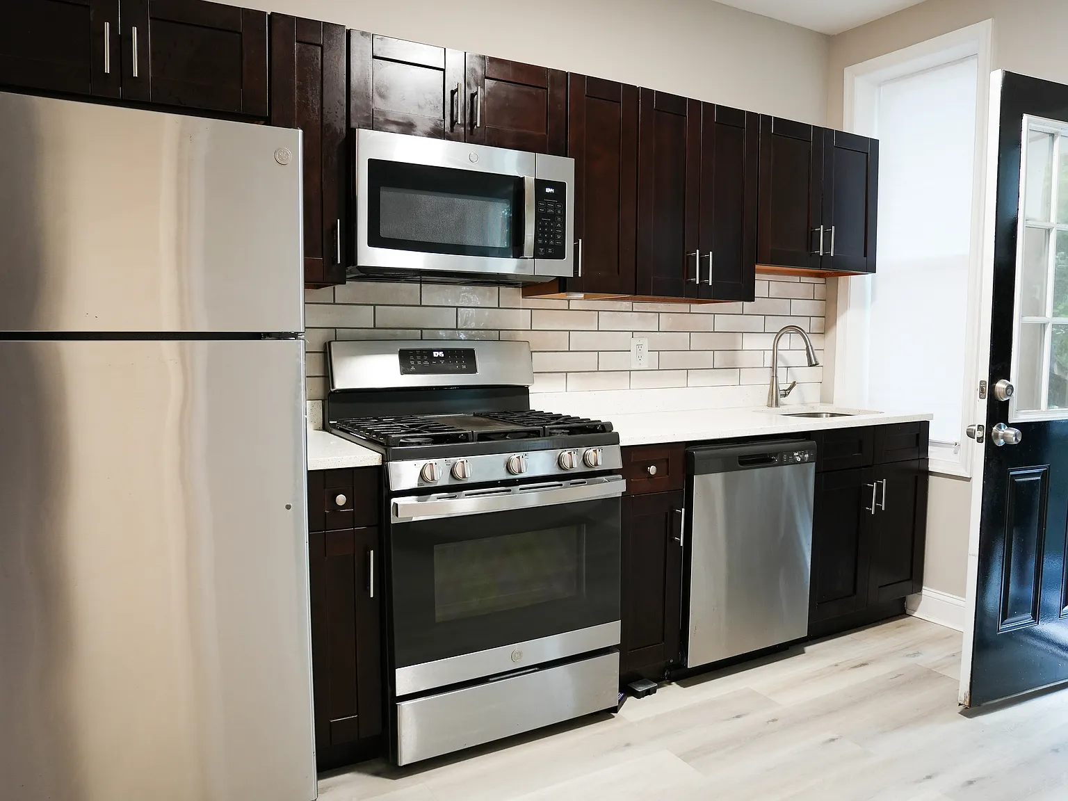 3 bed, 2.0 bath, $1,900 — Photo 3