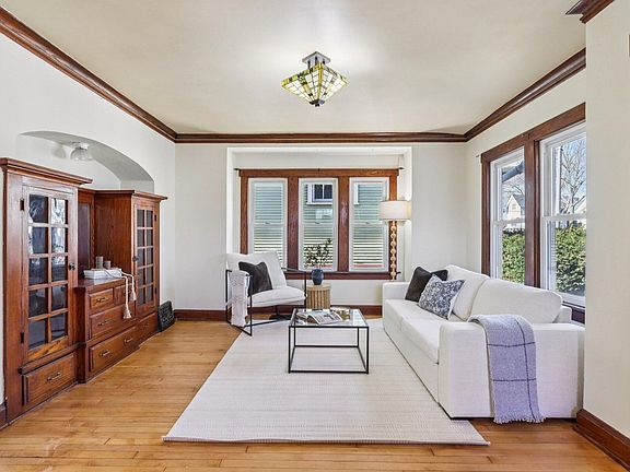 3rd image of 817 E Otjen St