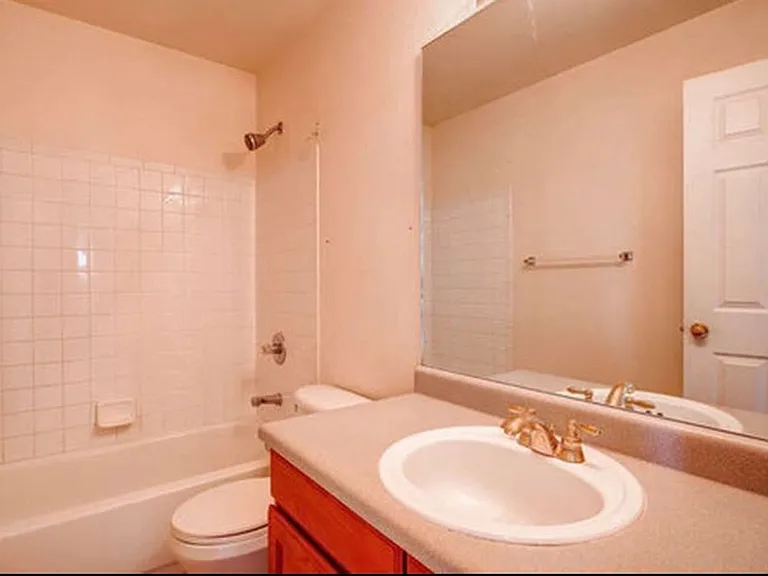 7559 Coffee Rd — Photo 10