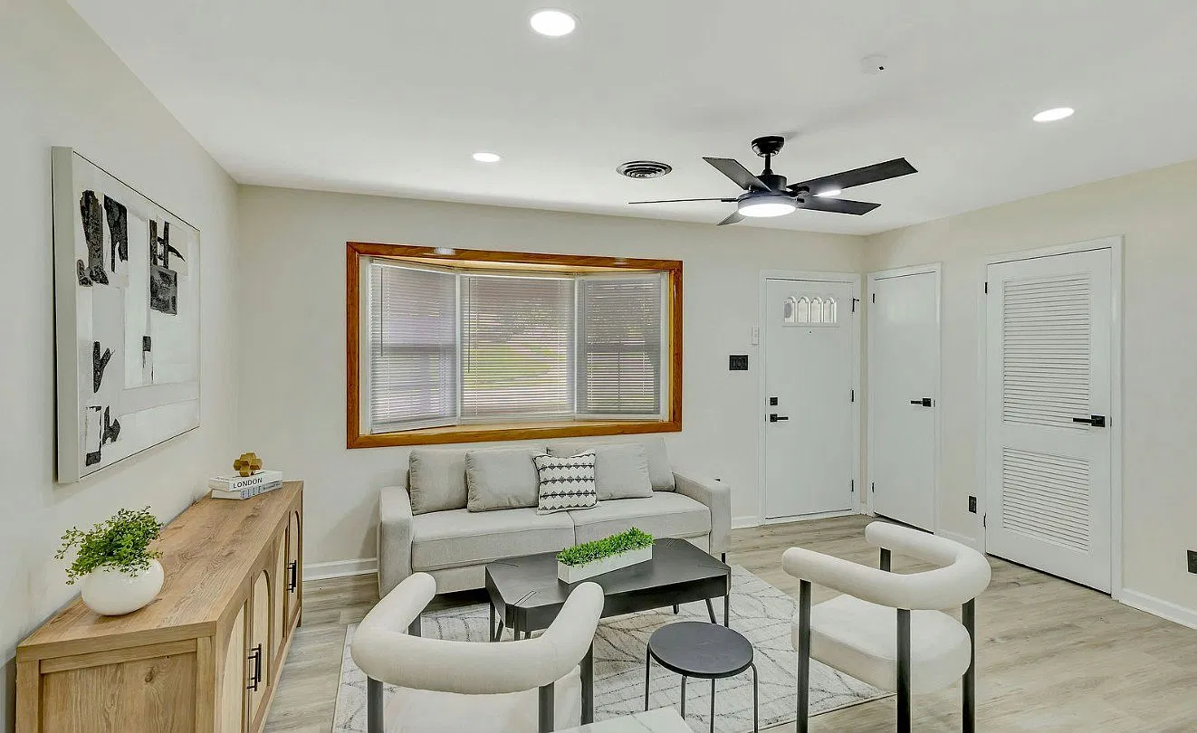 608 Richardson Drive — Photo 2
