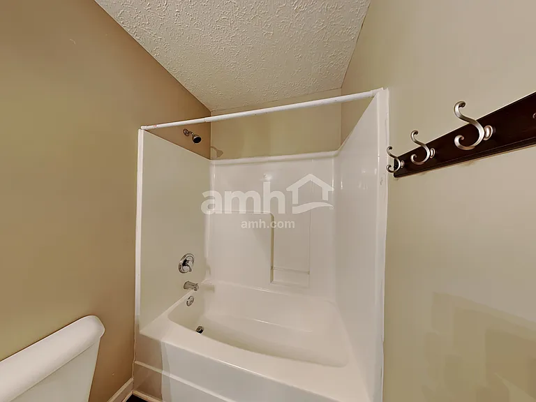 8028 Meadowview Ln — Photo 14