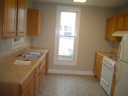 2nd image of 1231 Broadway St