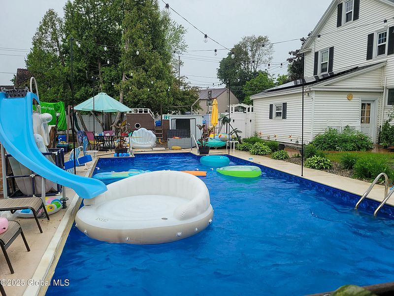 4th image of 9 Ferry Boulevard