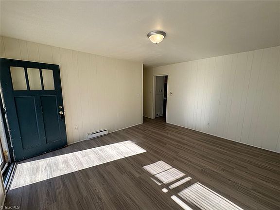 2nd image of 1907 Woodside Dr