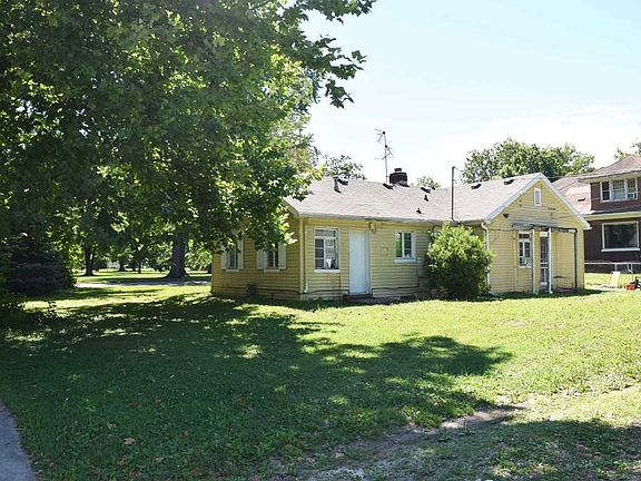 2nd image of 1301 E Park Dr
