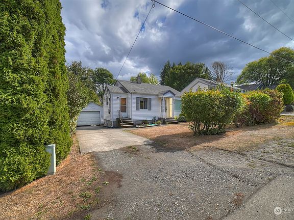 3rd image of 206 Bremerton Boulevard W