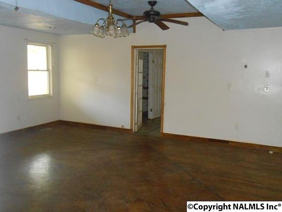 4th image of 2409 Charity Ln