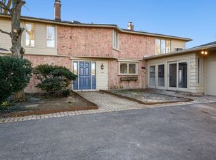 2156 Old Willow Rd, Northfield, IL 60093