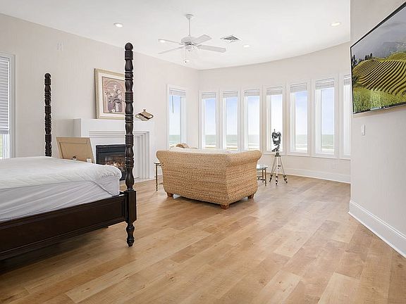 4th image of 145 Ocean Isle West Blvd