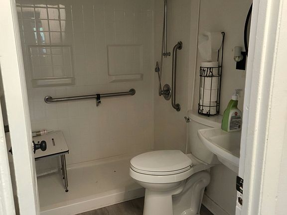 5th image of 3050 Percy Ave