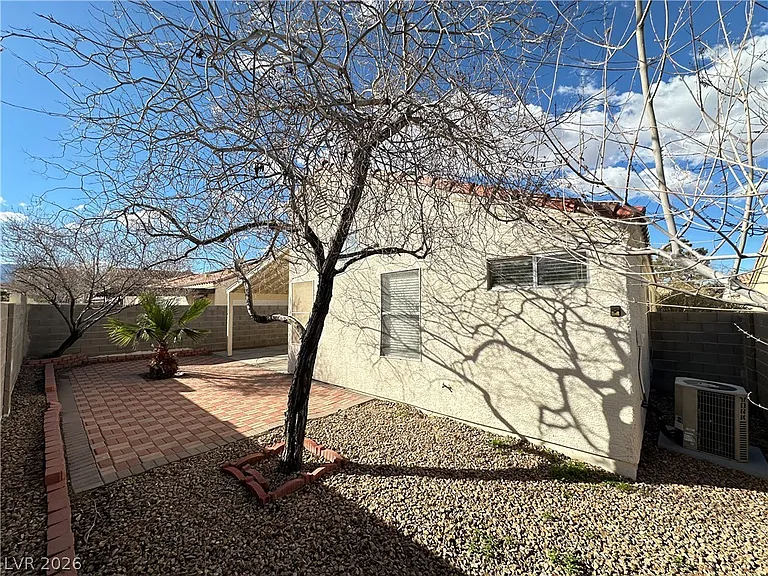 8009 Sierra Largo Dr — Photo 24