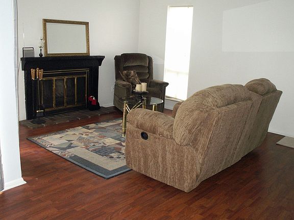 Living & Diningrooms have mahongany laminate flooring
