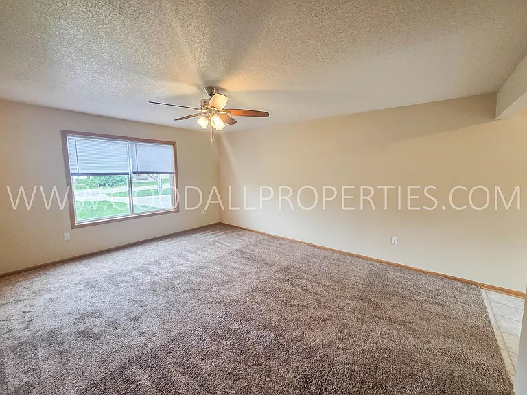 409 S Hazel St — Photo 6