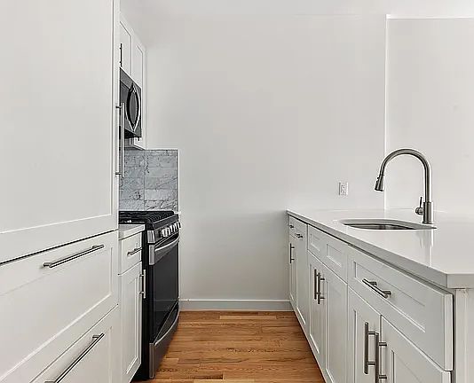 3rd image of 469 4th St APT 1R