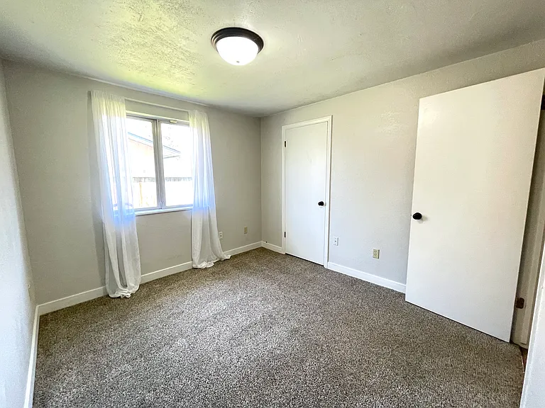 207 E Omaha St — Photo 18