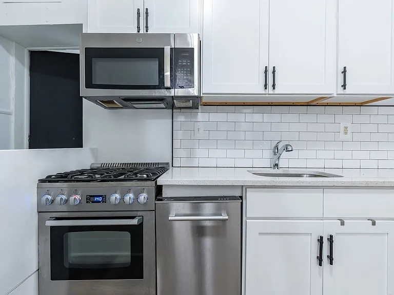 814 N Broad St — Photo 3