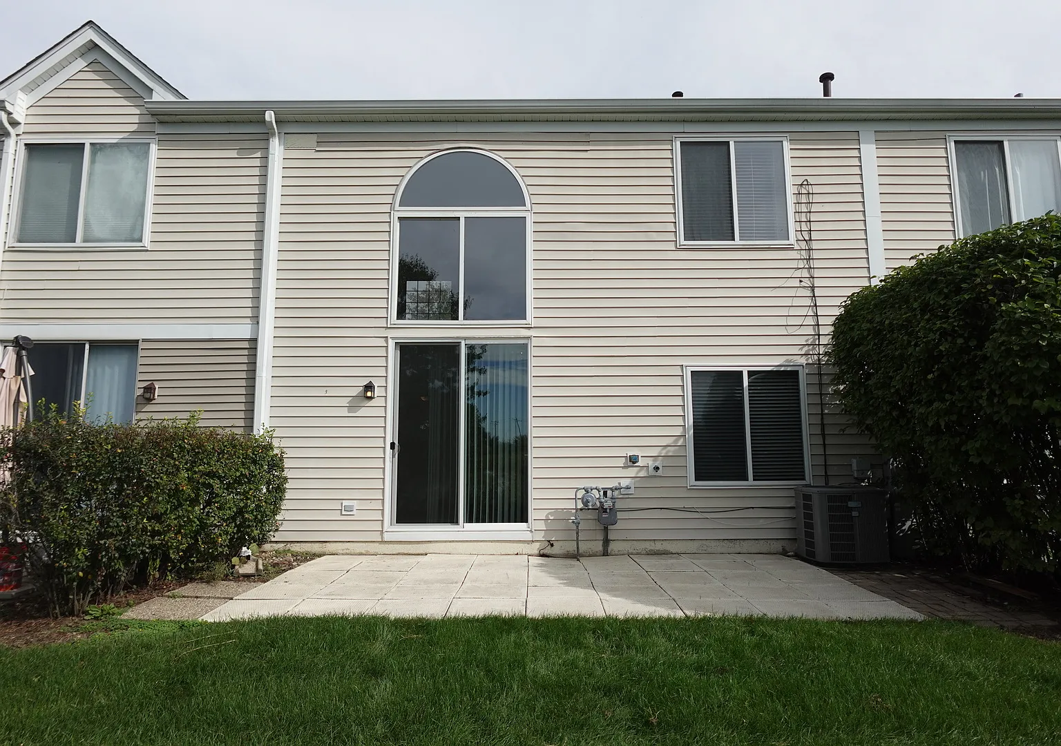 2 bed, 2.5 bath, 1600 sqft, $2,495 — Photo 2