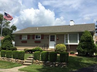 10 Circle Dr, Reading, PA 19606
