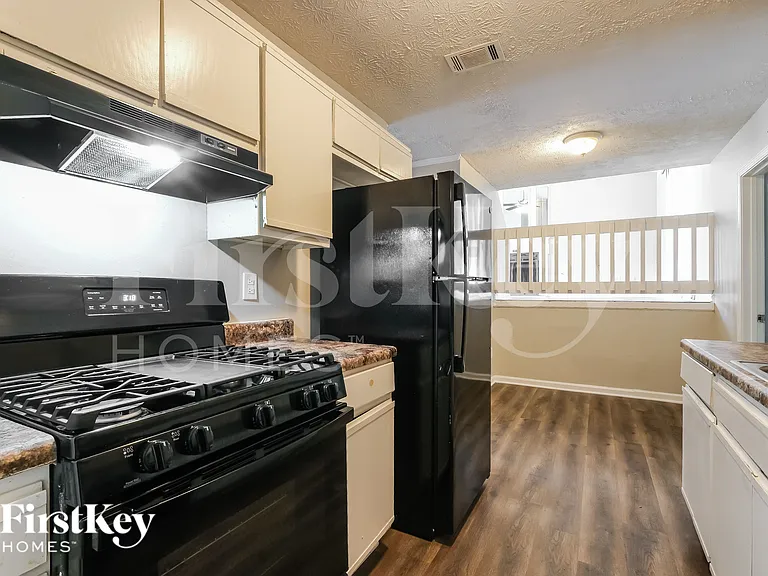 2103 Charles Cudd Ct — Photo 8