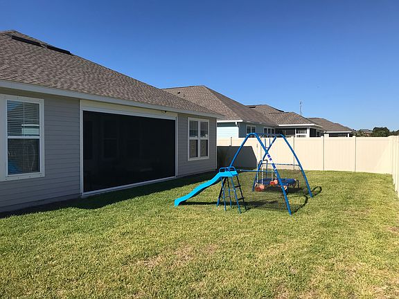 3rd image of 218 Laurel Oak Ln
