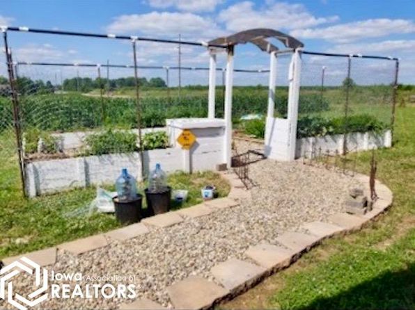 1705 Whitney St, Atlantic, IA 50022