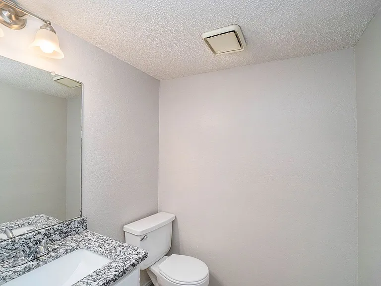 3301 Aurora St #B — Photo 6