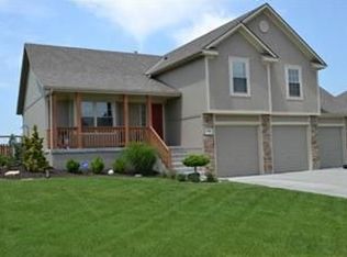 1104 NW Pecan Dr, Grain Valley, MO 64029