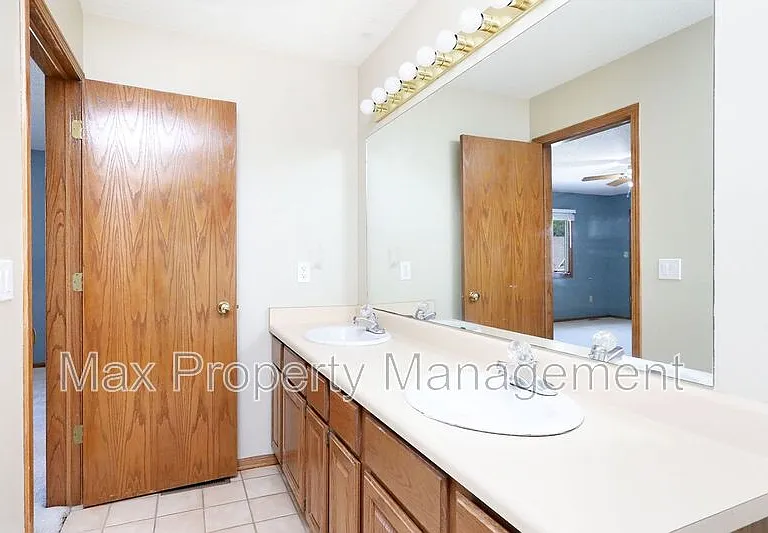 8200 Northview Dr — Photo 30