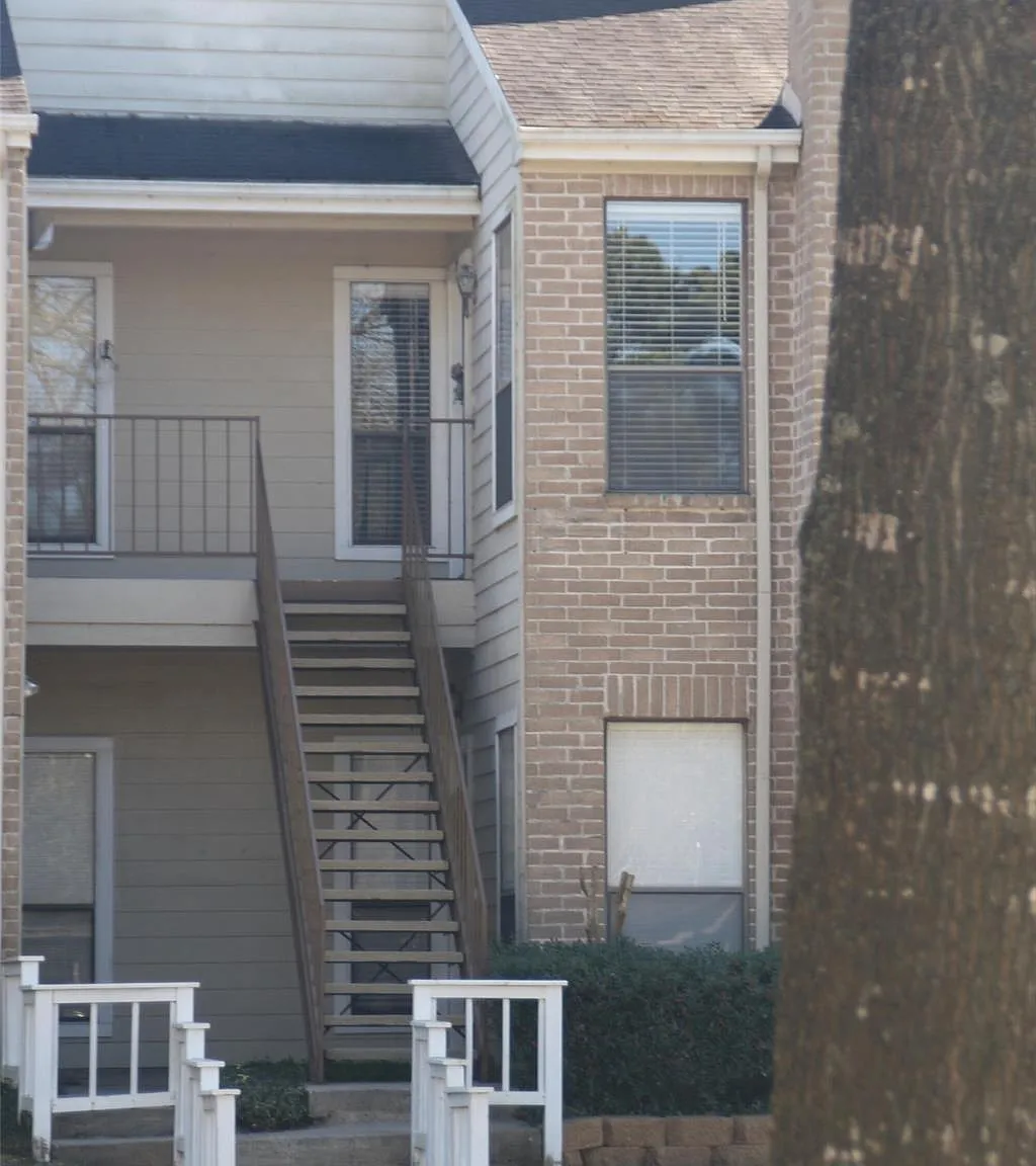 2 bed, 2.0 bath, 1106 sqft, $1,399 — Photo 2