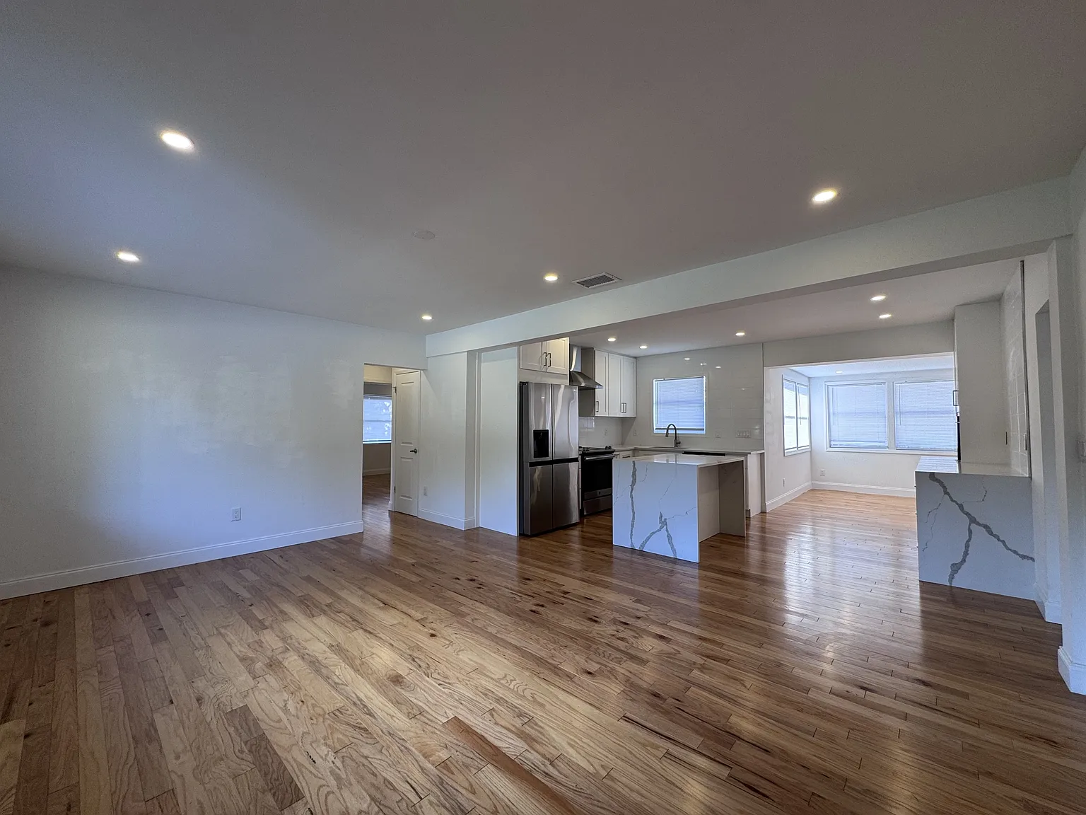 2302HydePark - 234-JAA — Photo 2