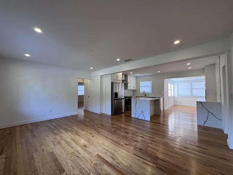 2302 Hyde Park St — Photo 2