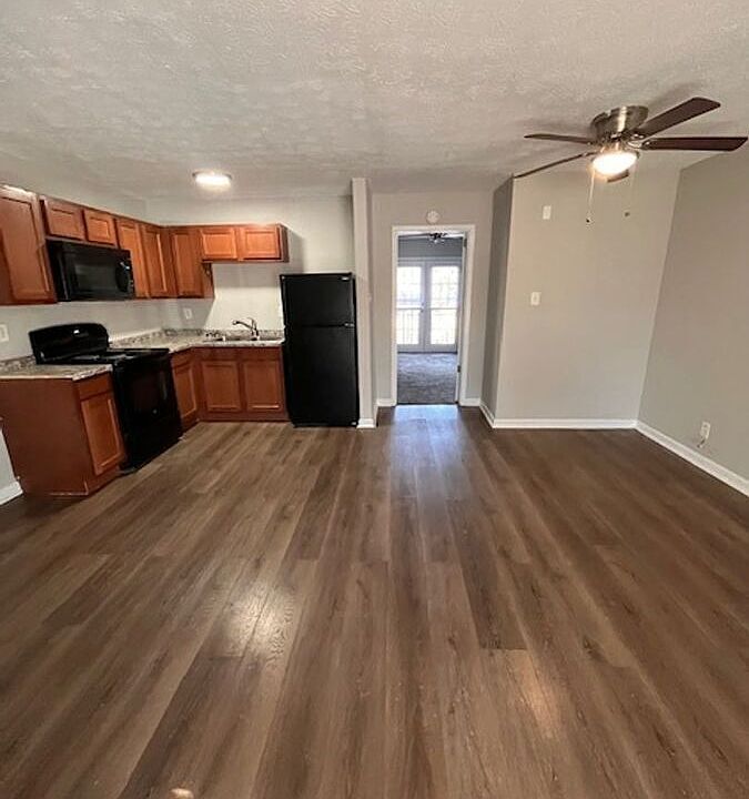 1st image of 2021 Cambridge Dr APT 14