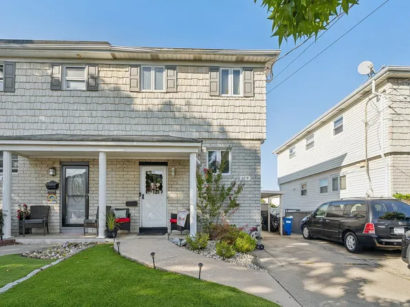 65 Amber St, Staten Island, NY 10306