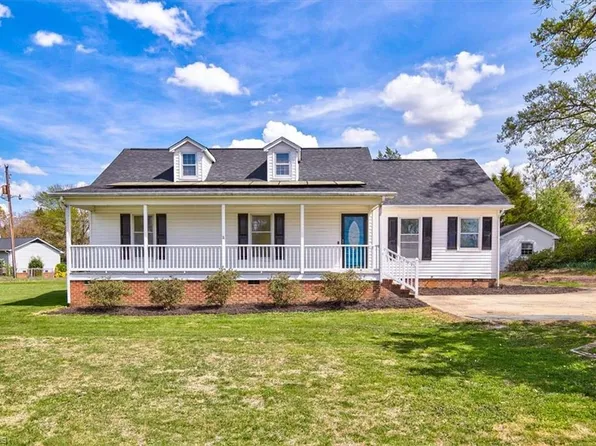 1229 Guilford College Rd, Jamestown, NC 27282