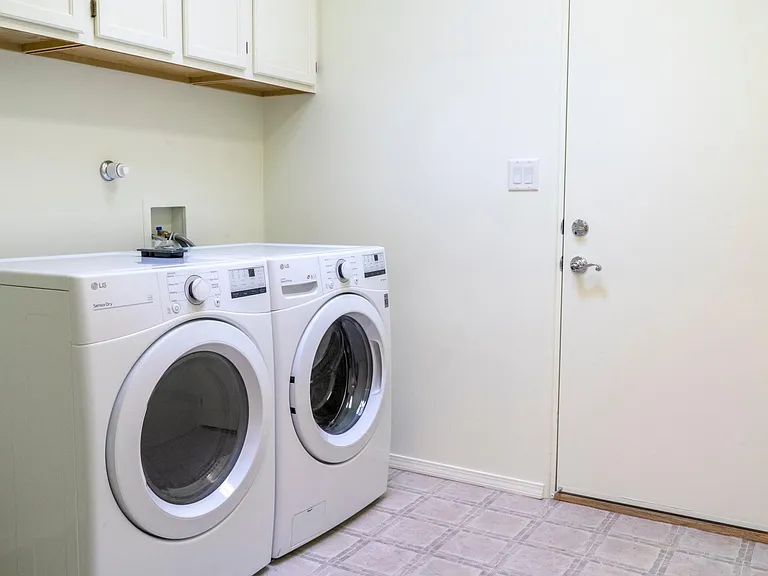 Laundry / Utility Room with entrance to garage