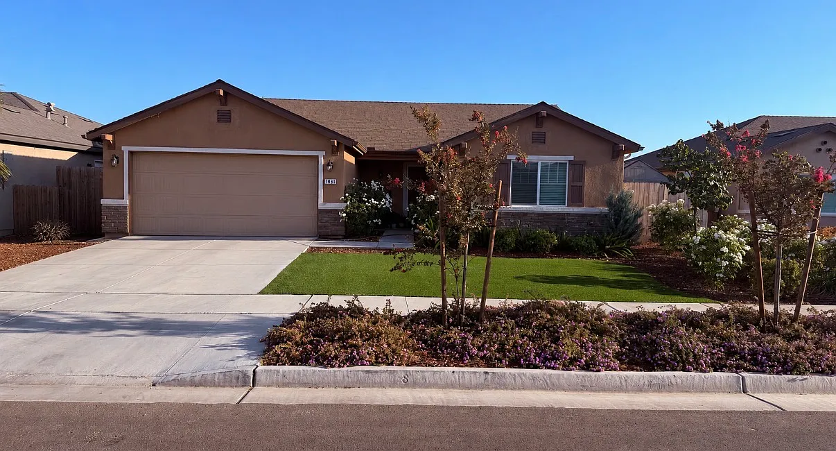 3 bed, 1450 sqft, $2,800 — Photo 1