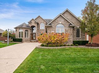 16020 Kingsway Dr, Macomb, MI