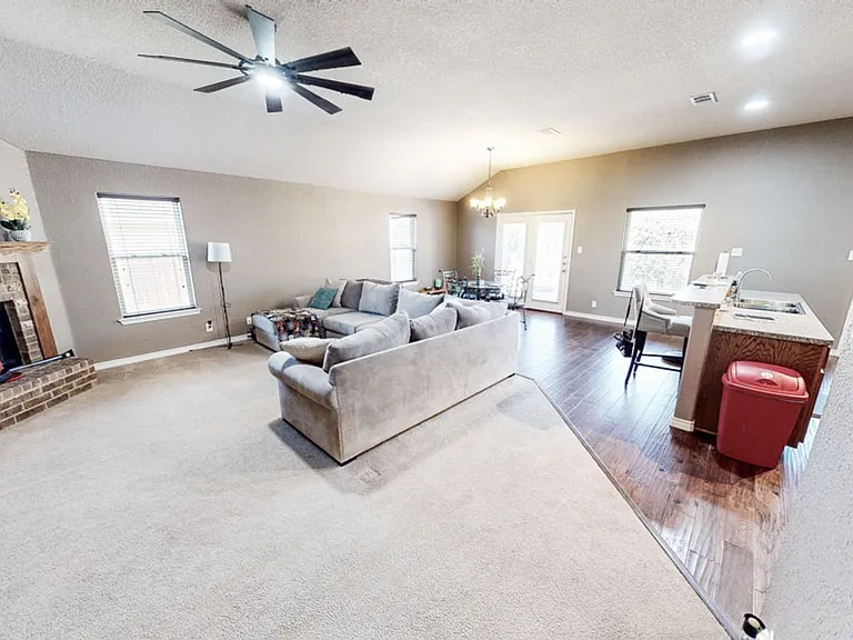 2607 Montague County Dr — Photo 3