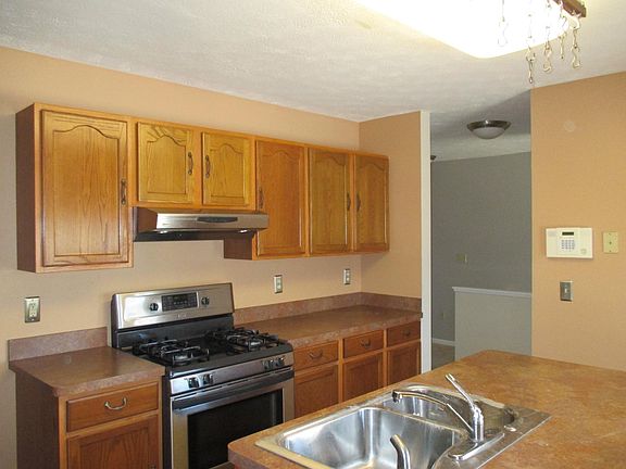 5th image of 1972 E 82nd St