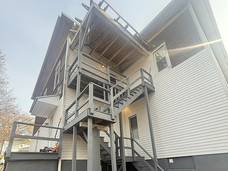 1019 Bunker Hill St — Photo 3