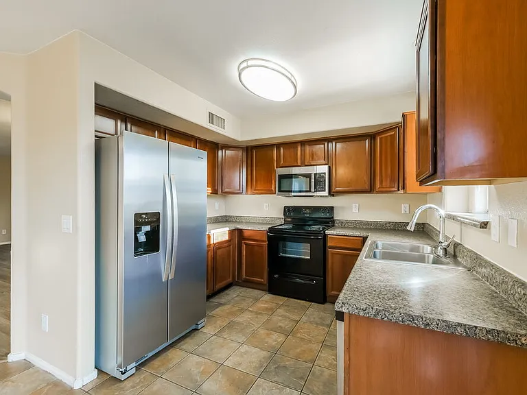 7816 S 48th Dr — Photo 8